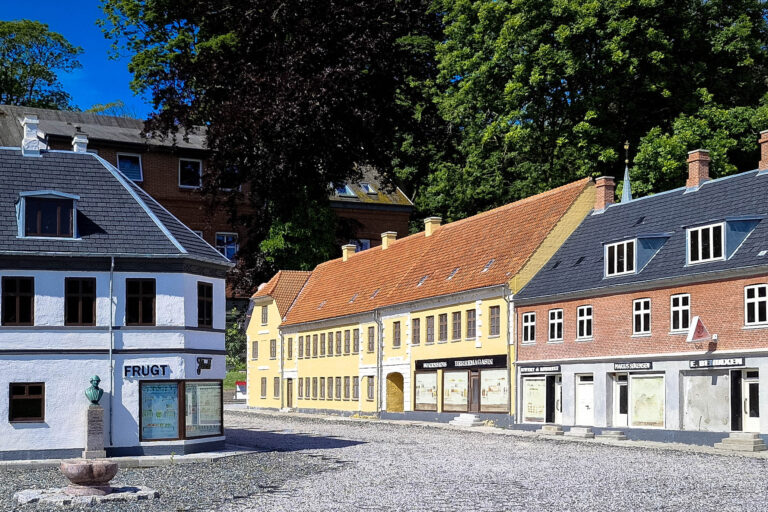 Lilletorv i Thisted med springvandskumme